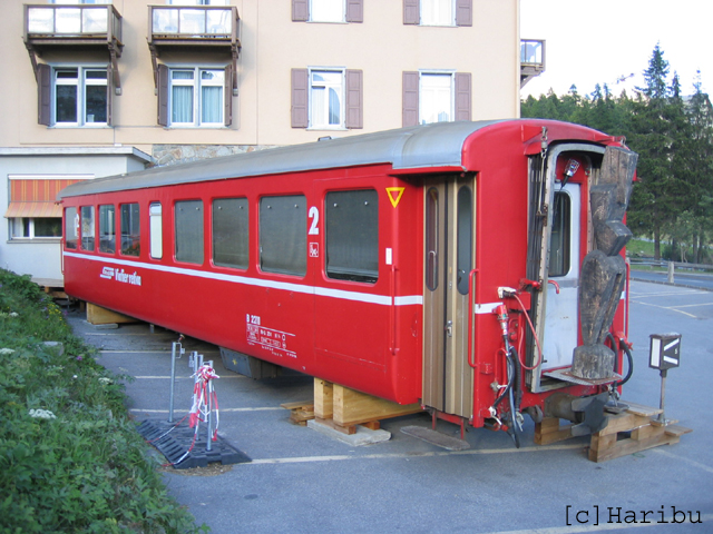 B 2211
Verkauft an Hotel Bellaval in St.Moritz. Steht ohne Drehgestelle vor dem Hotel.
2014 abgestellt in Campocologno.
