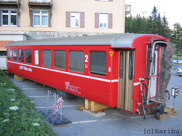 B 2211
Verkauft an Hotel Bellaval in St.Moritz. Steht ohne Drehgestelle vor dem Hotel.
2014 abgestellt in Campocologno.
