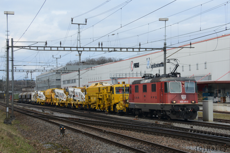 Re 4/4 420 249-5
