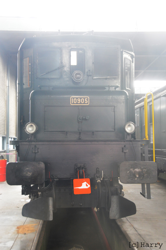 Ae 4/7 10905
