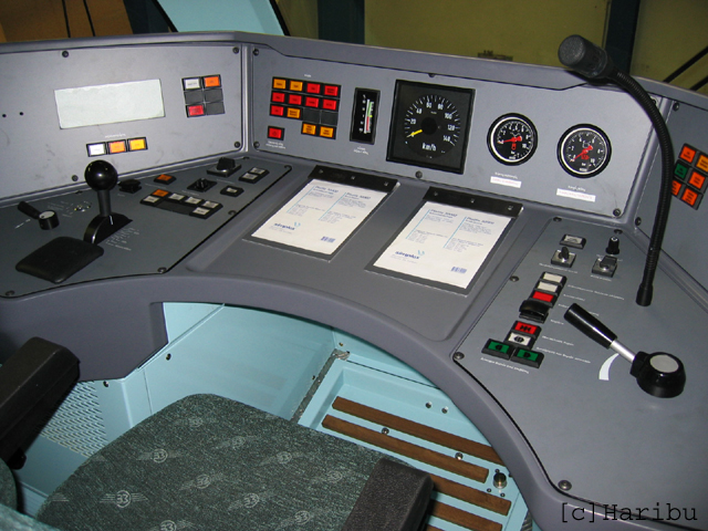 2004-05-19,_OSE_GTW_4509_Fhrerstand.jpg