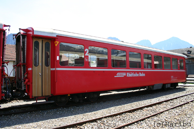 B 2211
Verkauft an Hotel Bellaval in St.Moritz. Steht ohne Drehgestelle vor dem Hotel.
2014 abgestellt in Campocologno.
