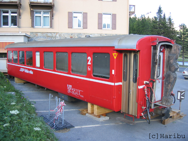 B 2211
Verkauft an Hotel Bellaval in St.Moritz. Steht ohne Drehgestelle vor dem Hotel.
2014 abgestellt in Campocologno.
