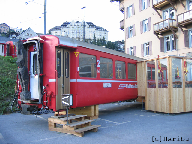 B 2211
Verkauft an Hotel Bellaval in St.Moritz. Steht ohne Drehgestelle vor dem Hotel.
2014 abgestellt in Campocologno.
