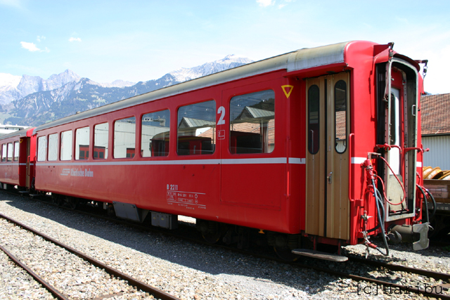 B 2211
Verkauft an Hotel Bellaval in St.Moritz. Steht ohne Drehgestelle vor dem Hotel.
2014 abgestellt in Campocologno.
