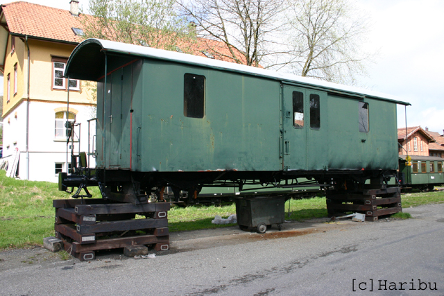 D 4042
