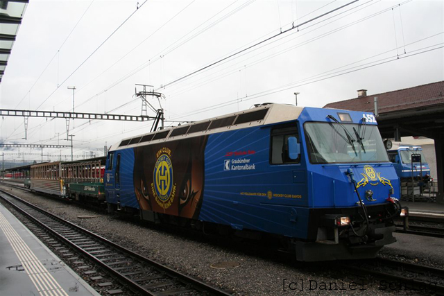 652 mit Gterzug Bhf Landquart.jpg