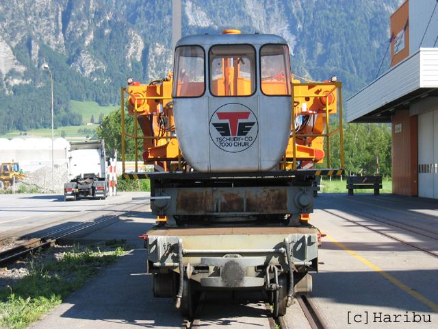 Uaa-z 8251
Tiefladebrücke Tschudy mit 4 dreiachsigen Drehgestellen I-IV und Zwischenbrücken A und B. Ladegewicht 97t.
