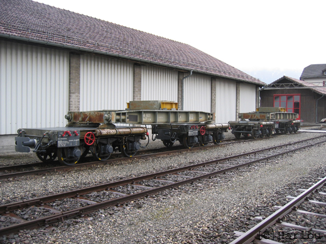 Uaa-z 8251
Drehgestell Nr.1, Zwischenbrücke A, Drehgestell Nr.2, Drehgestell Nr.4, Zwischenbrücke B, Drehgestell Nr.3
