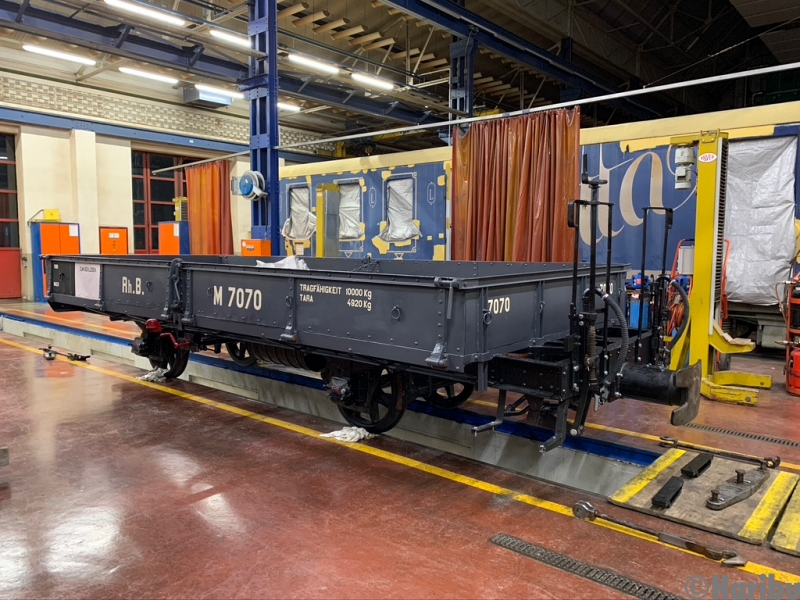 WN 9853 (M 7070)
