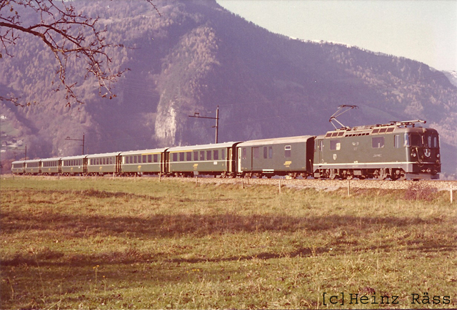 Zug_mit_EW2,Herbst_76.jpg